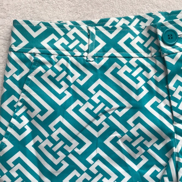 🚨CLOSET CLOSING🚨 Teal Green & White Geometric Print Shorts - Picture 3 of 4